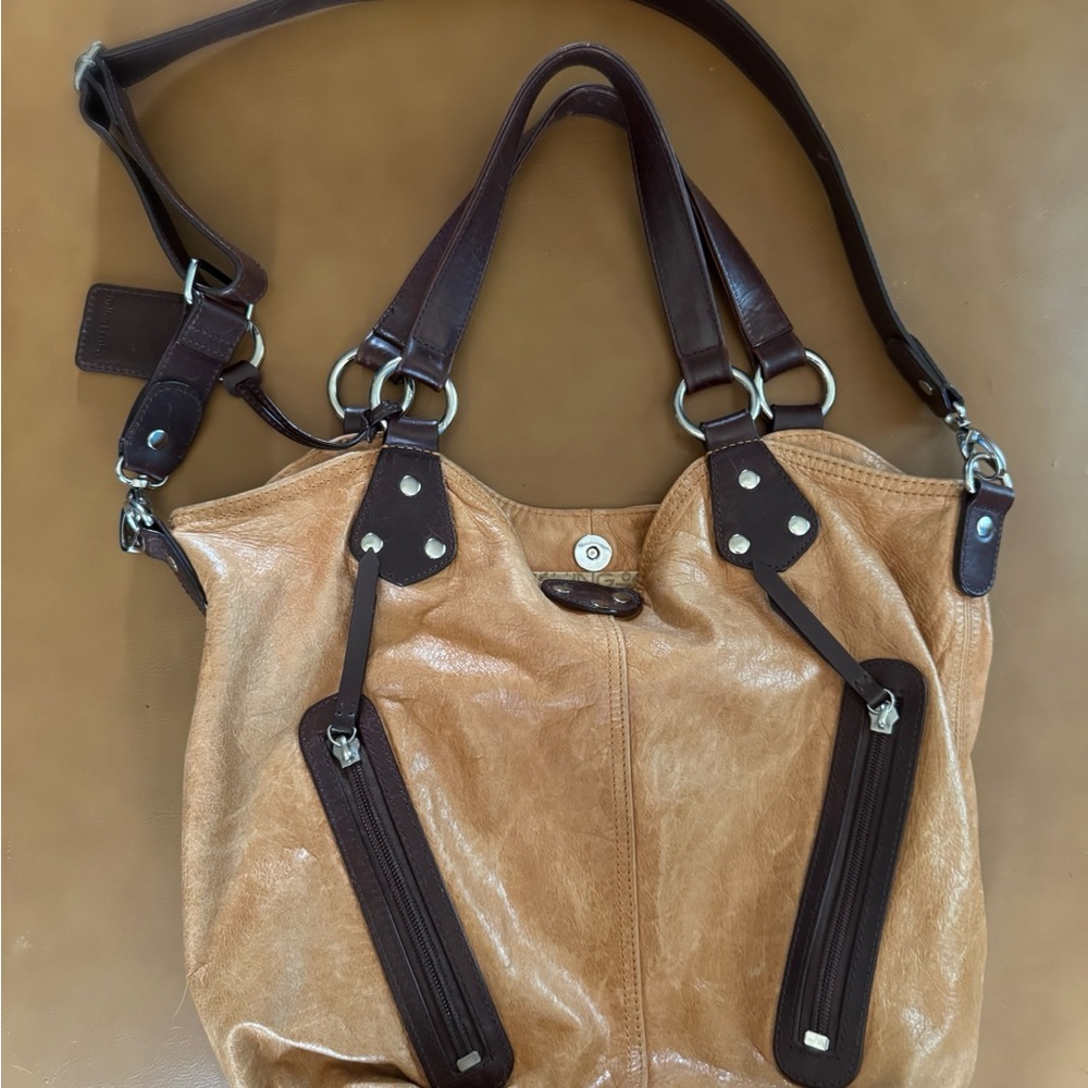 🍂🍁PERFECT FOR FALL!🍂🍁Gently Loved Toffee Ellington Boho Bag!